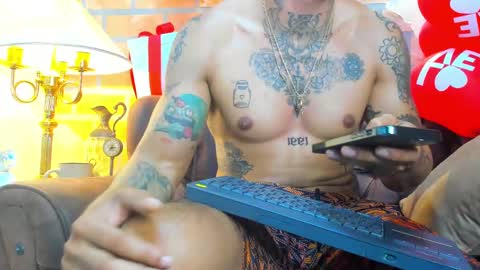 Snapshot of dylanstonne1 chatting on February 9, 2025, 1:14 pm D Y L A N online show from February 9, 2025, 1:14 pm