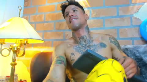 Snapshot of dylanstonne1 chatting on February 20, 2025, 3:34 am D Y L A N online show from February 20, 2025, 3:34 am