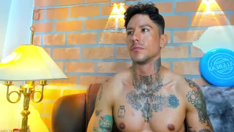 Snapshot of dylanstonne1 chatting on February 20, 2025, 2:57 pm D Y L A N online show from February 20, 2025, 2:57 pm