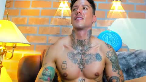 Snapshot of dylanstonne1 chatting on February 25, 2025, 12:25 am D Y L A N online show from February 25, 2025, 12:25 am