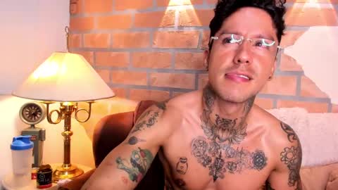 Snapshot of dylanstonne1 chatting on March 7, 2025, 11:49 pm D Y L A N online show from March 7, 2025, 11:49 pm