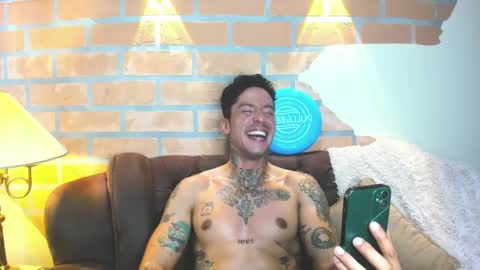 Snapshot of dylanstonne1 chatting on March 9, 2025, 4:55 pm D Y L A N online show from March 9, 2025, 4:55 pm