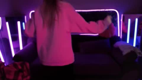 Dyna online show from November 23, 2025, 4:29 pm