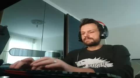 Snapshot of eaglecrm chatting on January 11, 2025, 9:57 am eaglecrm online show from January 11, 2025, 9:57 am