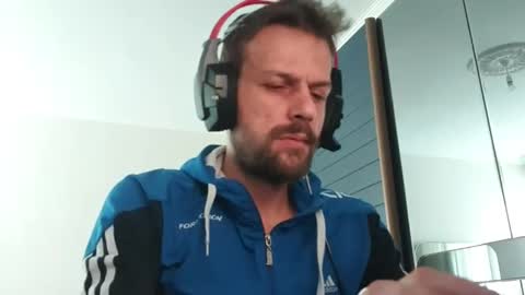 Snapshot of eaglecrm chatting on October 25, 2025, 9:06 am eaglecrm online show from October 25, 2025, 9:06 am