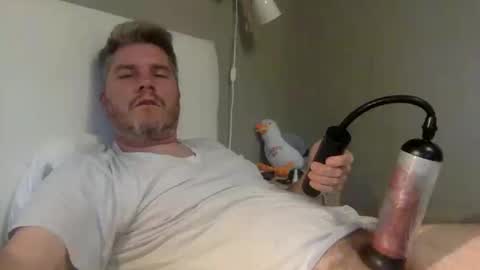 Snapshot of eagleraptor35 chatting on October 15, 2025, 4:51 pm ER35 online show from October 15, 2025, 4:51 pm