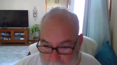 Snapshot of earl52 chatting on May 4, 2026, 12:56 pm earl52 online show from May 4, 2026, 12:56 pm