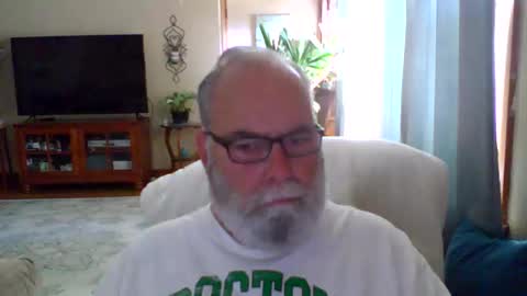 Snapshot of earl52 chatting on June 9, 2026, 10:21 pm earl52 online show from June 9, 2026, 10:21 pm