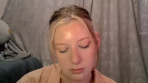 Lily online show from June 21, 2026, 2:52 pm