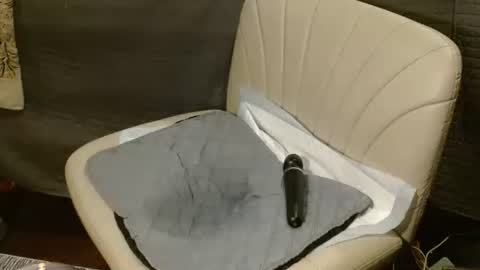 Six online show from November 9, 2025, 1:04 am