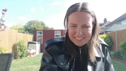 Nadia Ferreira  online show from April 21, 2026, 9:26 am