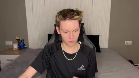 Snapshot of eaton_ chatting on January 16, 2026, 6:23 pm eaton_ online show from January 16, 2026, 6:23 pm