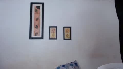 Laraand Drake online show from December 3, 2025, 5:59 am