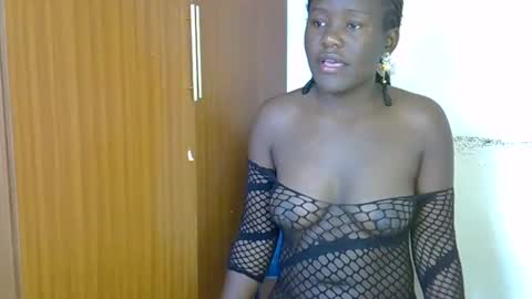 Snapshot of ebonnyqueeen chatting on December 4, 2025, 12:14 pm Queen online show from December 4, 2025, 12:14 pm