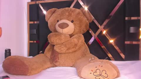 Luci  online show from February 27, 2025, 1:59 am