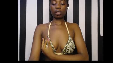 Snapshot of ebony_petitequeen chatting on September 21, 2025, 9:49 pm Ella online show from September 21, 2025, 9:49 pm