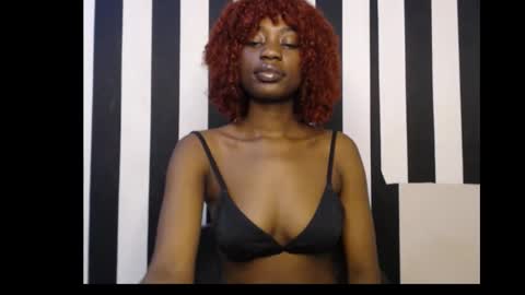 Snapshot of ebony_petitequeen chatting on October 1, 2025, 12:33 pm Ella online show from October 1, 2025, 12:33 pm