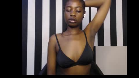 Snapshot of ebony_petitequeen chatting on October 6, 2025, 12:57 pm Ella online show from October 6, 2025, 12:57 pm