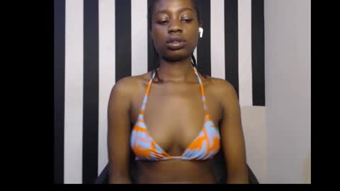 Snapshot of ebony_petitequeen chatting on October 13, 2025, 1:05 am Ella online show from October 13, 2025, 1:05 am