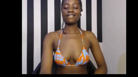 Snapshot of ebony_petitequeen chatting on October 13, 2025, 1:11 pm Ella online show from October 13, 2025, 1:11 pm