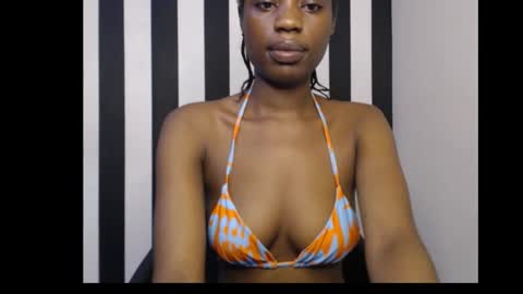 Snapshot of ebony_petitequeen chatting on October 15, 2025, 8:42 pm Ella online show from October 15, 2025, 8:42 pm