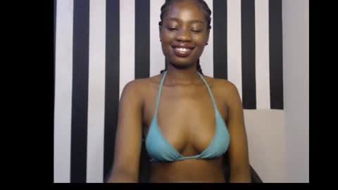 Snapshot of ebony_petitequeen chatting on October 18, 2025, 9:59 pm Ella online show from October 18, 2025, 9:59 pm