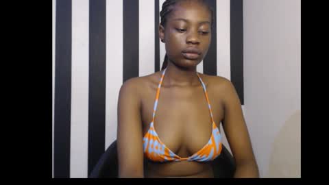 Snapshot of ebony_petitequeen chatting on October 20, 2025, 10:16 am Ella online show from October 20, 2025, 10:16 am