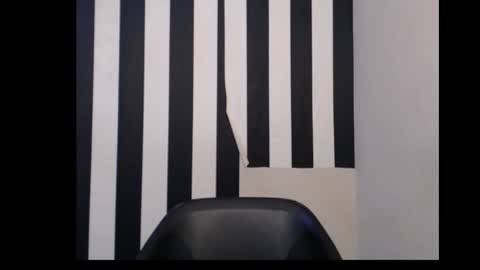 Ella online show from December 1, 2025, 11:43 pm