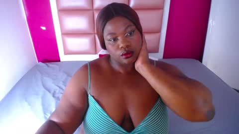 Snapshot of ebony_sugar_mommy chatting on January 23, 2025, 10:01 pm MILENA online show from January 23, 2025, 10:01 pm