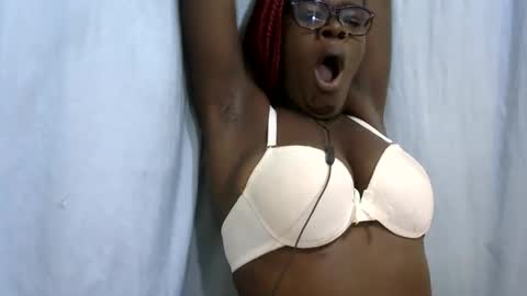 Snapshot of ebonybloom01 chatting on November 5, 2025, 1:27 am ebonybloom01 online show from November 5, 2025, 1:27 am