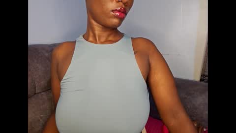 Snapshot of ebonycandymelani chatting on November 17, 2025, 9:20 pm Ebony Melanie online show from November 17, 2025, 9:20 pm