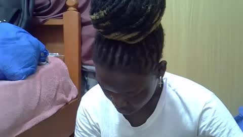 ebonydora online show from December 1, 2025, 5:01 am