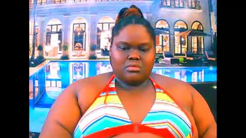 Snapshot of ebonyhotbuns4u2luv chatting on April 2, 2026, 5:16 am ebonyhotbuns4u2luv online show from April 2, 2026, 5:16 am