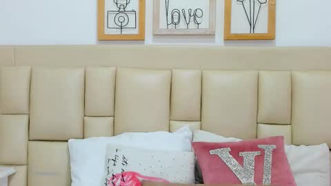 Ludovica online show from November 18, 2025, 3:34 am