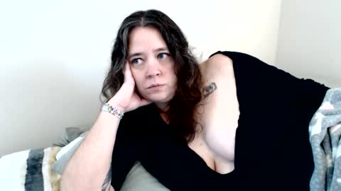 Weird Echo online show from November 11, 2025, 6:19 pm