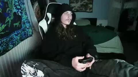 Snapshot of eddy815 chatting on December 5, 2025, 4:32 am eddy815 online show from December 5, 2025, 4:32 am