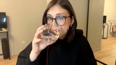 Snapshot of edelmirahyatte chatting on February 23, 2026, 1:30 pm Lina online show from February 23, 2026, 1:30 pm