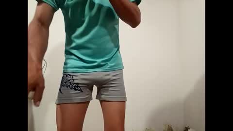 edgarsanmartin550 online show from April 14, 2026, 6:52 am