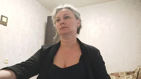 Snapshot of edithmanning chatting on June 6, 2026, 5:17 pm edithmanning online show from June 6, 2026, 5:17 pm