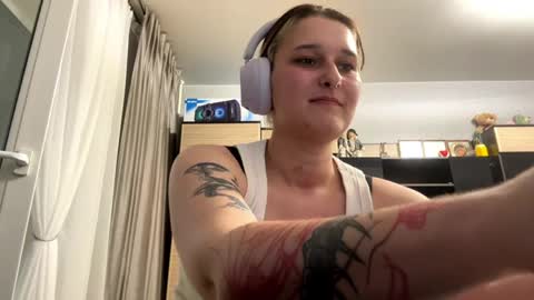 Snapshot of ednadennis chatting on May 23, 2026, 12:31 pm Eva online show from May 23, 2026, 12:31 pm