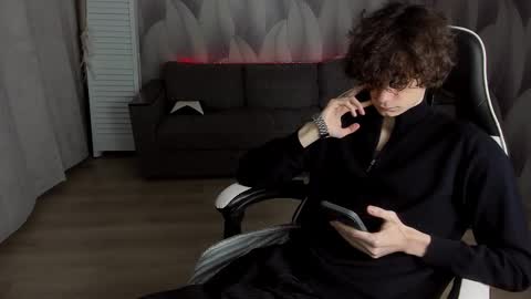 edvardblare online show from October 10, 2025, 3:11 pm