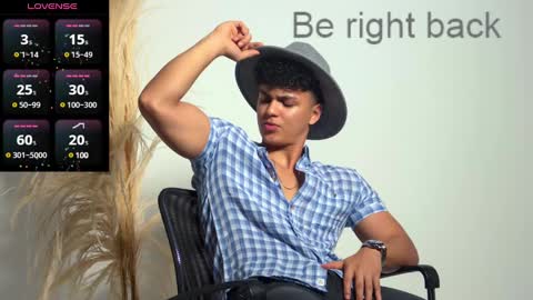 Snapshot of edward__clarck chatting on December 4, 2024, 7:28 am EDWARD CLARCK online show from December 4, 2024, 7:28 am