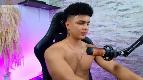 Snapshot of edward__clarck chatting on January 16, 2025, 3:45 am EDWARD CLARCK online show from January 16, 2025, 3:45 am