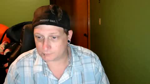 Snapshot of edwardaims_2please chatting on June 8, 2026, 2:34 am edwardaims_2please online show from June 8, 2026, 2:34 am