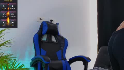 Snapshot of edwardross_ chatting on November 9, 2025, 6:39 pm Edward Ross online show from November 9, 2025, 6:39 pm