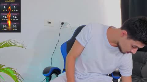 Snapshot of edwardross_ chatting on November 18, 2025, 7:40 pm Edward Ross online show from November 18, 2025, 7:40 pm