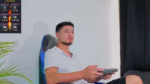 Snapshot of edwardross_ chatting on November 24, 2025, 8:41 pm Edward Ross online show from November 24, 2025, 8:41 pm