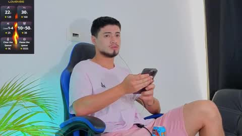 Snapshot of edwardross_ chatting on December 4, 2025, 8:28 pm Edward Ross online show from December 4, 2025, 8:28 pm