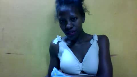 edwige770943 online show from April 21, 2026, 3:24 am