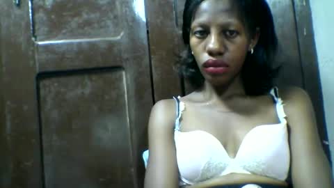 edwige770943 online show from April 28, 2026, 3:44 am
